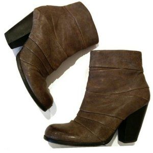 Vince Camuto leather bootie heeled sz. 9